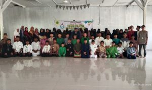 Santri dan para ustadz ustadzah pondok pesantren Miftahul Ulum/F.hnd