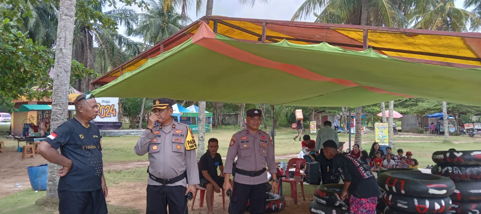 Kapolsek Sekupang Turun Langsung Memantau Pantai Tanjung Pinggir Selama Libur Lebaran.