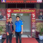 Ketua Komite Nasional Pemuda Indonesia (KNPI) DPD II Kota Tanjungpinang 'Dimas Prayoga' bersama Ketua DPP Persatuan Pemuda Bentan 'Hendra' mendatangi Kantor Wilayah (Kanwil) Kemenkumham Kepri, (F/ potensi.news).
