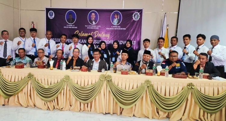 Bertempat di kampus Universitas Islam Negeri (UIN) Sjech M Djamil Djambek Bukittinggi, Sabtu (24/8) Dewan Pimpinan Cabang Perhimpunan Advokat Indonesia (DPC PERADI) Bukittinggi laksanakan pembukaan Pendidikan Khusus Profesi Advokat (PKPA).