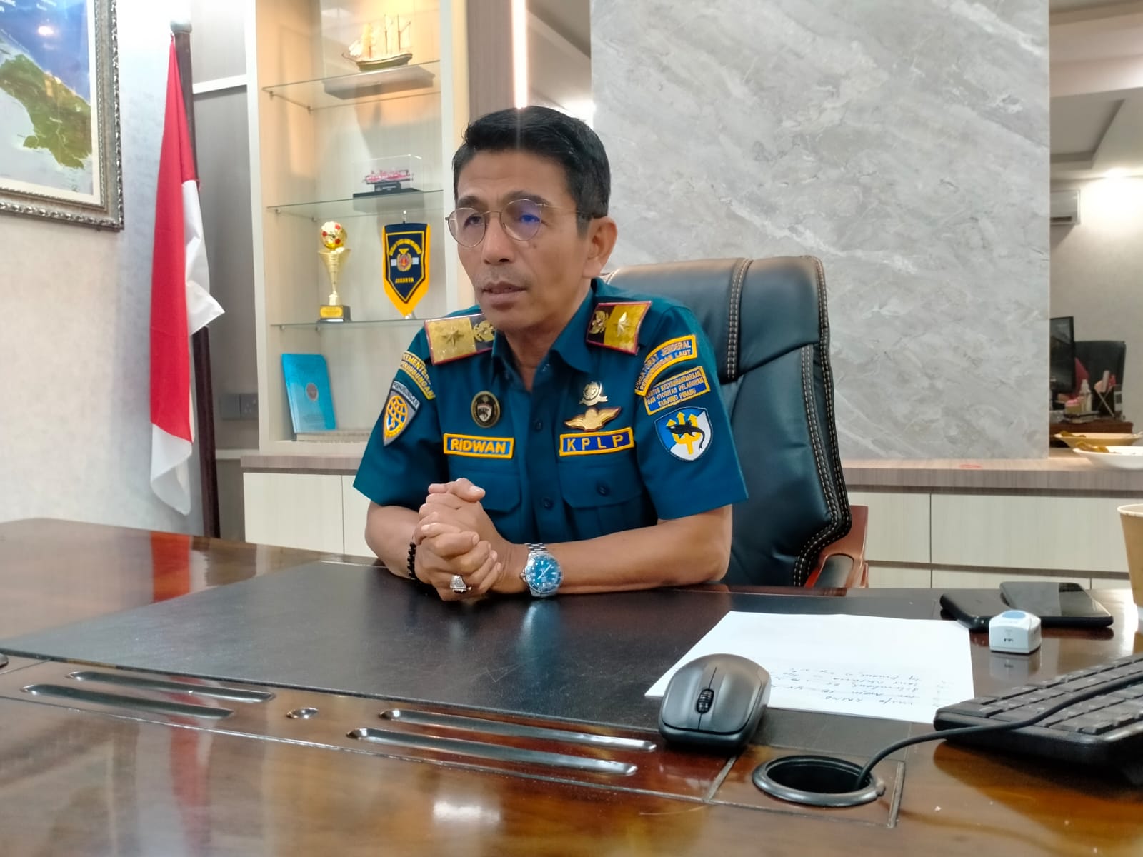 Kepala Kantor Kesyahbandaran dan Otoritas Pelabuhan Kelas ll Tanjungpinang, Ridwan Chaniago, M.Mar.E,. Saat di jumpai di ruangan kerjanya. (F/Potensi.news).