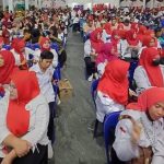 Sejak sore terlihat memutih di halaman Rumah Masyarakat Kota Batam memadati lokasi acara silaturahmi dan kampanye dialogis pasangan calon (paslon) Gubernur dan Wakil Gubernur Kepulauan Riau (Kepri) nomor urut 2, H Muhammad Rudi (HMR, dan Aunur Rafiq (Rudi- Rafiq/ 2R).