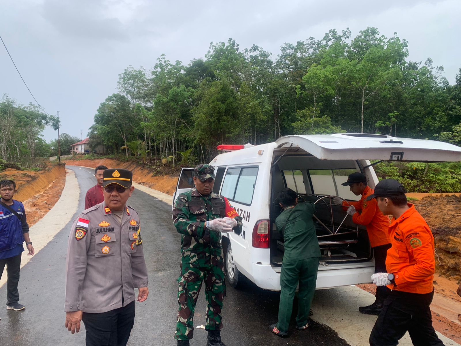 Adanya 1 orang Warga yang hilang di Kebun Kampung Sinjang Rt.04 Rw.02 Desa Toapaya Kecamatan toapaya, Jumat (11/10/24), digegerkan dengan penemuan mayat seorang pria di semak-semak, (f/potensi.news).