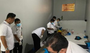 Dipimpin langsung oleh Ka. KPR, Purwo Aji Prasetyo beserta jajaran Lakukan Inspeksi mendadak (sidak) di kamar hunian warga binaan, Rabu (16/10/2024), Kota Batam, Provinsi Kepulauan Riau. Upaya menjaga keamanan dan ketertiban, (f/potensi.news).