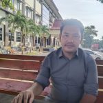 Advokat/Pengacara Ramadhan Sitio, S.H., CPM., selaku Penasehat Hukum (PH) saudara Ignatius Apung Oktaviawan. saat diwawancarai ditaman Mapolda Kepulauan Riau, Kamis (20/02/25), Nongsa, Kota Batam, Provinsi Kepulauan Riau, (F/Potensi.News dan Tim).