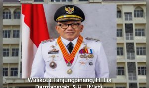 Tampak Foto Walikota Tanjungpinang dan Gedung Kantor Dinas Tenaga Kerja dan Transmigrasi, Koperasi, Usaha Mikro Kota Tanjungpinang, (f/ist).