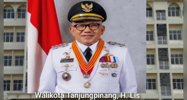Tampak Foto Walikota Tanjungpinang dan Gedung Kantor Dinas Tenaga Kerja dan Transmigrasi, Koperasi, Usaha Mikro Kota Tanjungpinang, (f/ist).
