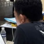 Saudari, DRH owner kafe remang-remang di Bintan Timur diduga jual karyawan perempuannya ke pria hidung belang terlihat sedang menghadap salah satu petugas Satreskrim Polres Bintan, yang saat ini diamankan polisi. (f/ist).