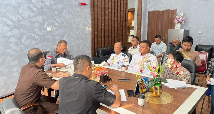 Suasana audiensi JPKP Kota Tanjungpinang bersama Kejaksaan Tinggi Kepulauan Riau dan Kanit Intel Polresta Tanjungpinang. (f/potensi.news)