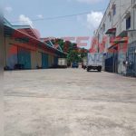 Diduga gudang beras raksasa se-Kepulauan Riau (Kepri) berdiri di KM 7 Kota Tanjungpinang, disebut-sebut sebagai pusat kendali pasokan beras lintas daerah. (F/Potensi.News)