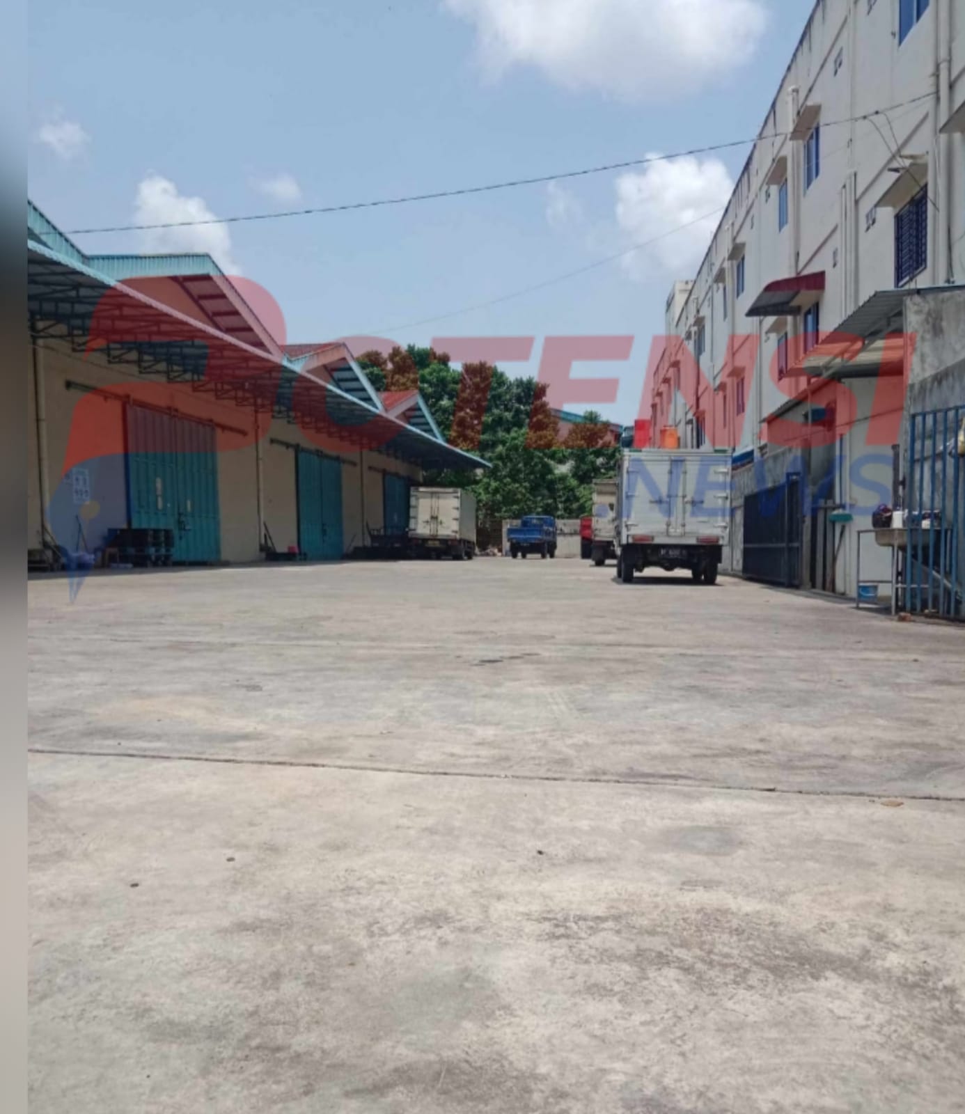 Diduga gudang beras raksasa se-Kepulauan Riau (Kepri) berdiri di KM 7 Kota Tanjungpinang, disebut-sebut sebagai pusat kendali pasokan beras lintas daerah. (F/Potensi.News)