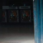 Mesin-mesin permainan elektronik berjajar di dalam ruangan berpintu besi biru yang terbuka di kawasan Windsor Square, Nagoya, Kota Batam. Aktivitas di lokasi ini diduga sebagai praktik permainan berhadiah ilegal yang beroperasi terang-terangan, tanpa izin dan tanpa pengawasan, menantang kewibawaan hukum serta memantik keresahan warga sekitar, (F/Potensi.News/Tim).