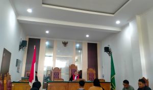 Majelis hakim tunggal Dr. Sayed Fauzan, S.H., M.H., memimpin sidang lanjutan praperadilan di Pengadilan Negeri Tanjungpinang, Senin (23/2/2026). Pemohon menghadirkan saksi untuk menguji keabsahan penetapan tersangka oleh penyidik dalam perkara yang disengketakan. (F/potensi.news/Tim)