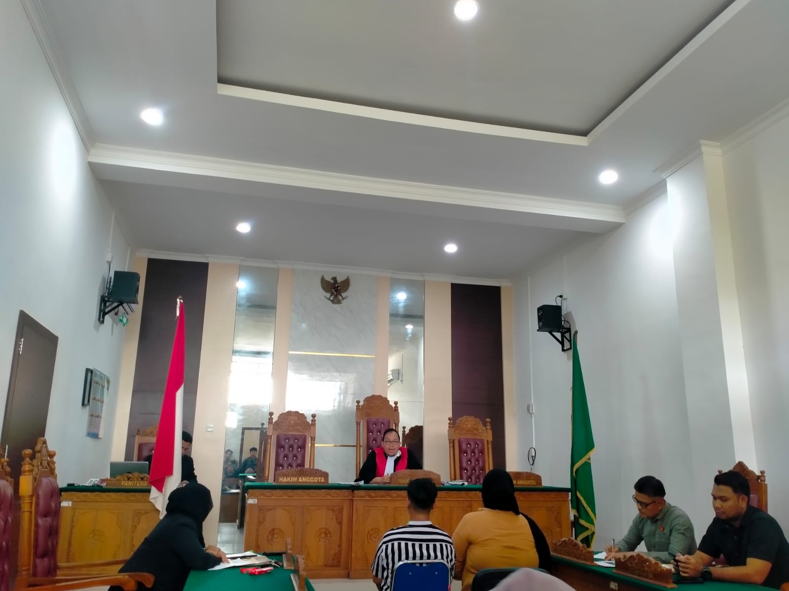 Majelis hakim tunggal Dr. Sayed Fauzan, S.H., M.H., memimpin sidang lanjutan praperadilan di Pengadilan Negeri Tanjungpinang, Senin (23/2/2026). Pemohon menghadirkan saksi untuk menguji keabsahan penetapan tersangka oleh penyidik dalam perkara yang disengketakan. (F/potensi.news/Tim)