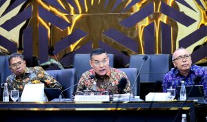 Wamen ATR/Waka BPN Ossy Dermawan menyampaikan usulan penerapan konsep One Land Tenure System dan One Spatial Planning Policy dalam revisi UU Kehutanan saat rapat kerja bersama Baleg DPR RI di Jakarta, Senin (15/6/2026). Foto: ATR/BPN. Wamen ATR/Waka BPN Ossy Dermawan menyampaikan usulan penerapan konsep One Land Tenure System dan One Spatial Planning Policy dalam revisi UU Kehutanan saat rapat kerja bersama Baleg DPR RI di Jakarta, Senin (15/6/2026). Foto: ATR/BPN.