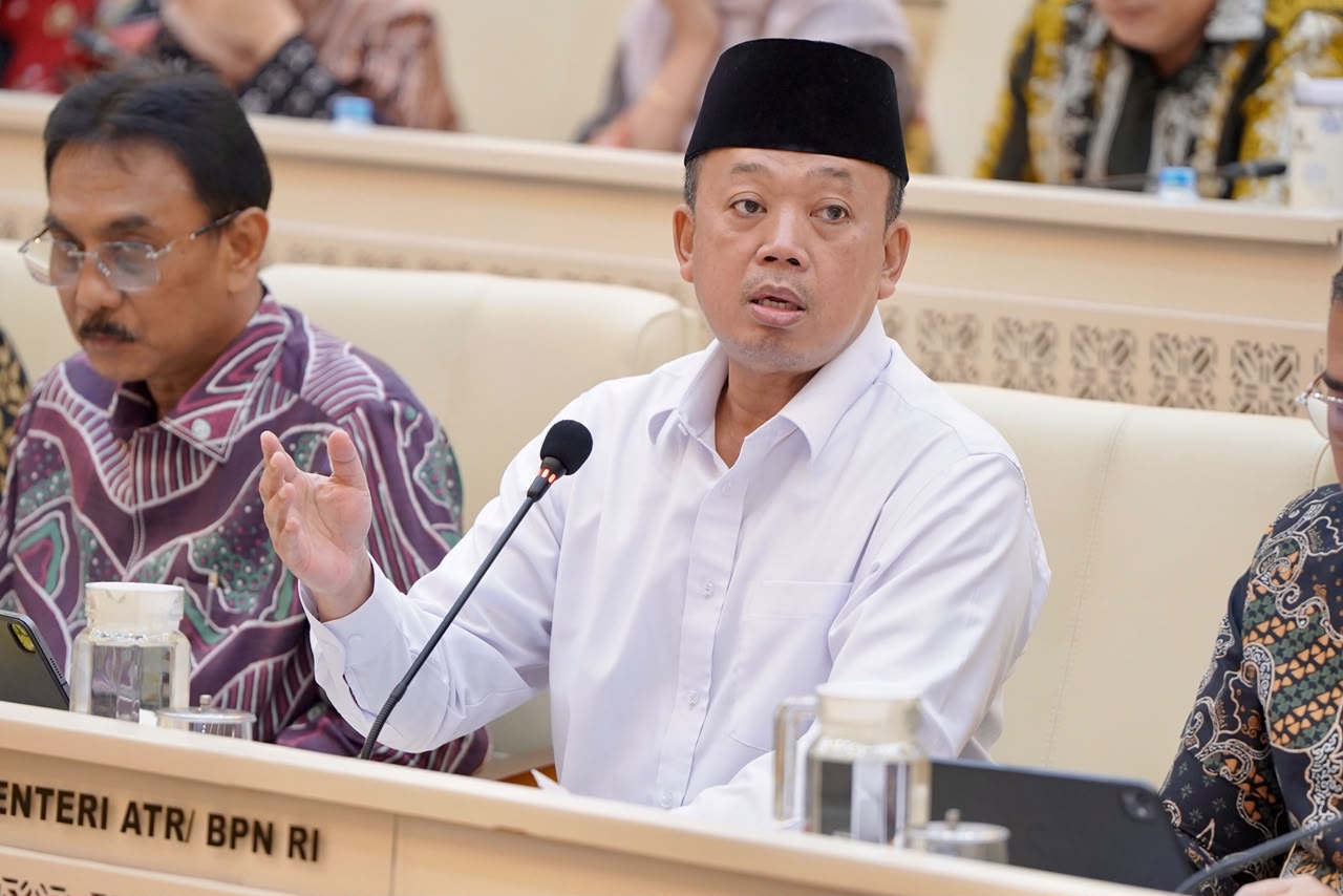 Menteri Agraria dan Tata Ruang/Kepala Badan Pertanahan Nasional (ATR/BPN), Nusron Wahid, mengusulkan pagu anggaran sebesar Rp10.608.191.532.000 untuk rencana kerja Kementerian ATR/BPN Tahun Anggaran 2027. Usulan tersebut disampaikan dalam Rapat Kerja (Raker) bersama Komisi II Dewan Perwakilan Rakyat Republik Indonesia (DPR RI) yang berlangsung di Gedung DPR RI, Jakarta, Kamis (11/06/2026). Foto: ATR/BPN.