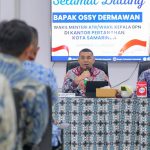 Ossy Dermawan menegaskan pentingnya peran seluruh jajaran Kantor Wilayah (Kanwil) Kementerian Agraria dan Tata Ruang/Badan Pertanahan Nasional Provinsi Kalimantan Timur dalam mendukung pembangunan serta investasi di daerah tersebut, khususnya di sektor pertanahan dan tata ruang. Ia menekankan bahwa sinergi dan kinerja yang optimal dari BPN daerah menjadi kunci dalam memperlancar agenda pembangunan di Kalimantan Timur. Foto: ATR/BPN