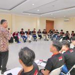 Wakil Menteri Agraria dan Tata Ruang/Wakil Kepala Badan Pertanahan Nasional (Wamen ATR/Waka BPN), Ossy Dermawan, menjadi pembicara dalam kegiatan Akademi Politik yang diselenggarakan oleh Ikatan Mahasiswa Muhammadiyah Universitas Muhammadiyah Jakarta (UMJ), di Universitas Muhammadiyah Jakarta, Sabtu (13/06/2026). Dalam kesempatan tersebut, Wamen Ossy berbagi pandangan mengenai kepemimpinan, kebijakan publik, serta peran generasi muda dalam pembangunan bangsa. Foto:ATR/BPN