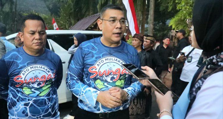 Wakil Menteri Agraria dan Tata Ruang/Wakil Kepala Badan Pertanahan Nasional (Wamen ATR/Waka BPN), Ossy Dermawan, menghadiri Gerakan Nasional “AYO Muliakan Sungai” di Yayasan Pesantren Pengrajin Bambu, Cibinong, Kabupaten Bogor, Jumat (19/06/2026). Foto: ATR/BPN