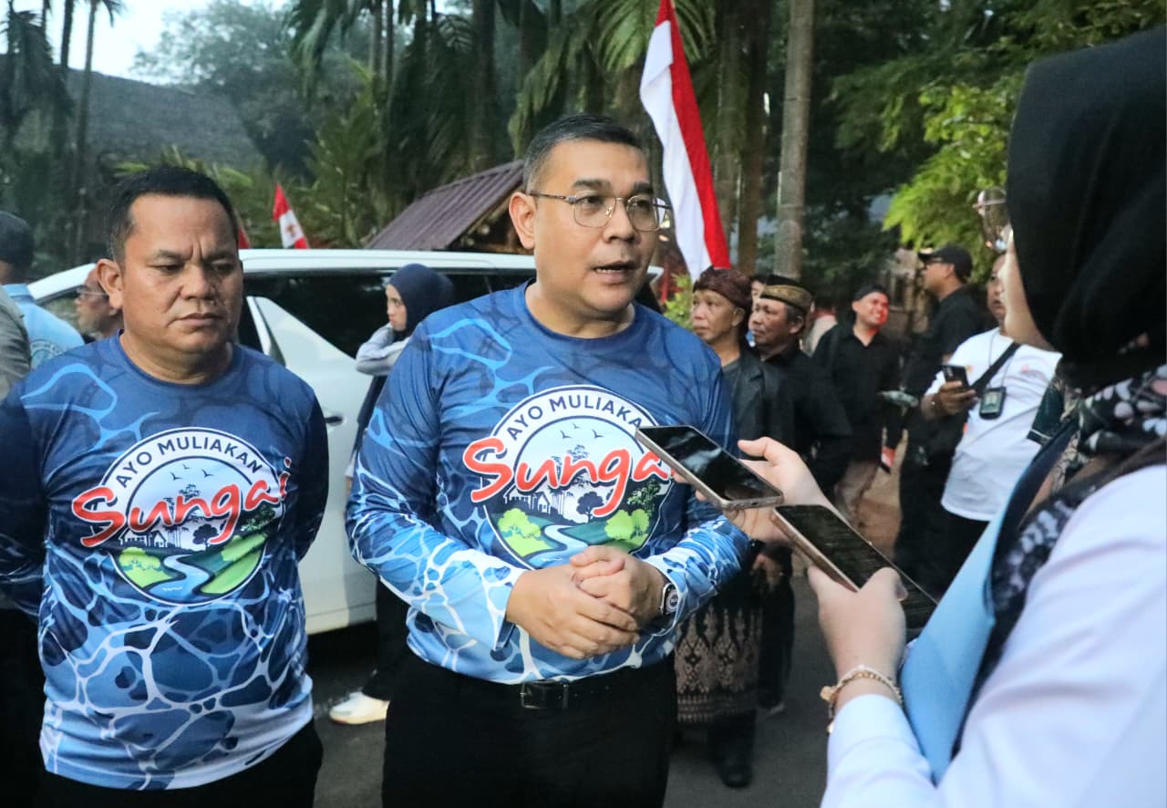 Wakil Menteri Agraria dan Tata Ruang/Wakil Kepala Badan Pertanahan Nasional (Wamen ATR/Waka BPN), Ossy Dermawan, menghadiri Gerakan Nasional “AYO Muliakan Sungai” di Yayasan Pesantren Pengrajin Bambu, Cibinong, Kabupaten Bogor, Jumat (19/06/2026). Foto: ATR/BPN