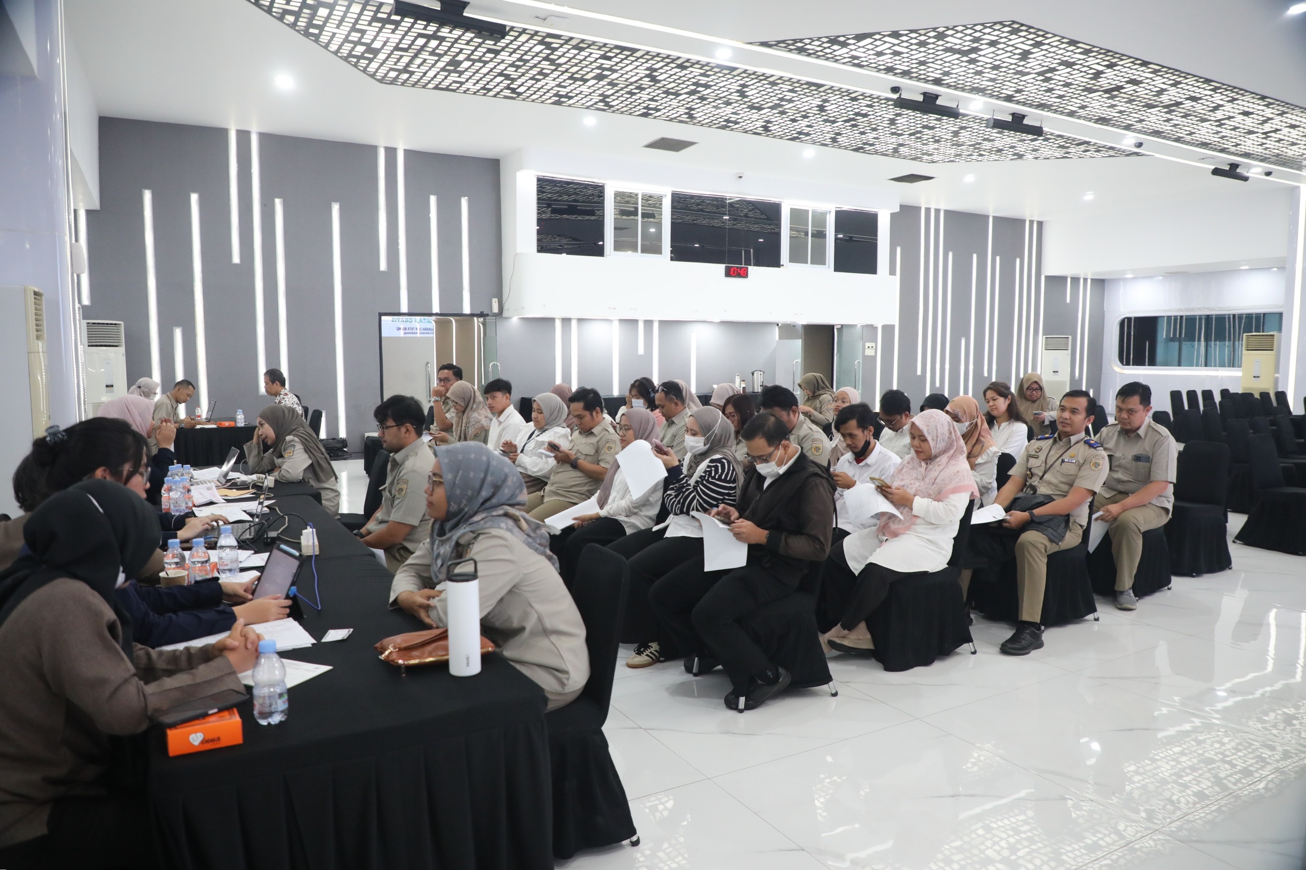 Kementerian ATR/BPN bekerja sama dengan Kementerian Kesehatan menyelenggarakan program Cek Kesehatan Gratis (CKG) bagi pegawai yang berlangsung pada 22–26 Juni 2026. Pemeriksaan awal dilaksanakan di Aula Prona Kementerian ATR/BPN, Jakarta, sebagai upaya deteksi dini kondisi kesehatan pegawai dan pemberian rujukan ke fasilitas kesehatan lanjutan apabila ditemukan indikasi yang memerlukan penanganan lebih lanjut. Foto: ATR/BPN.