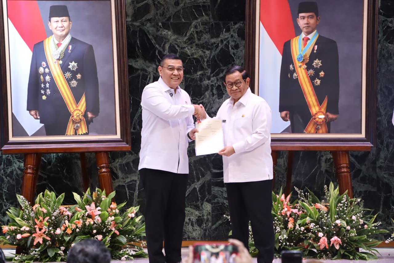 Wakil Menteri Agraria dan Tata Ruang/Wakil Kepala Badan Pertanahan Nasional (Wamen ATR/Waka BPN), Ossy Dermawan, mengapresiasi capaian sertipikasi tanah di Provinsi DKI Jakarta yang telah mencapai 98,6 persen. Menurutnya, capaian tersebut menjadi salah satu yang terbaik di Indonesia dan dapat menjadi contoh bagi daerah lain dalam penataan administrasi pertanahan. Foto: ATR/BPN.