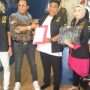 Ketua DPD GRIB Jaya (Gerakan Rakyat Indonesia Bersatu Jaya) Provinsi Kepulauan Riau (Kepri), Junaid Eddy, resmi menyerahkan Surat Keputusan (SK) kepada Ari Friandi Barus sebagai Ketua DPC GRIB Jaya Kabupaten Bintan. Penyerahan SK tersebut menjadi tanda resmi dipercayakannya kepemimpinan DPC GRIB Jaya Bintan kepada Ari Friandi Barus untuk menjalankan roda organisasi serta membangun struktur kepengurusan di tingkat cabang. (F/Potensi.News/Jtk)